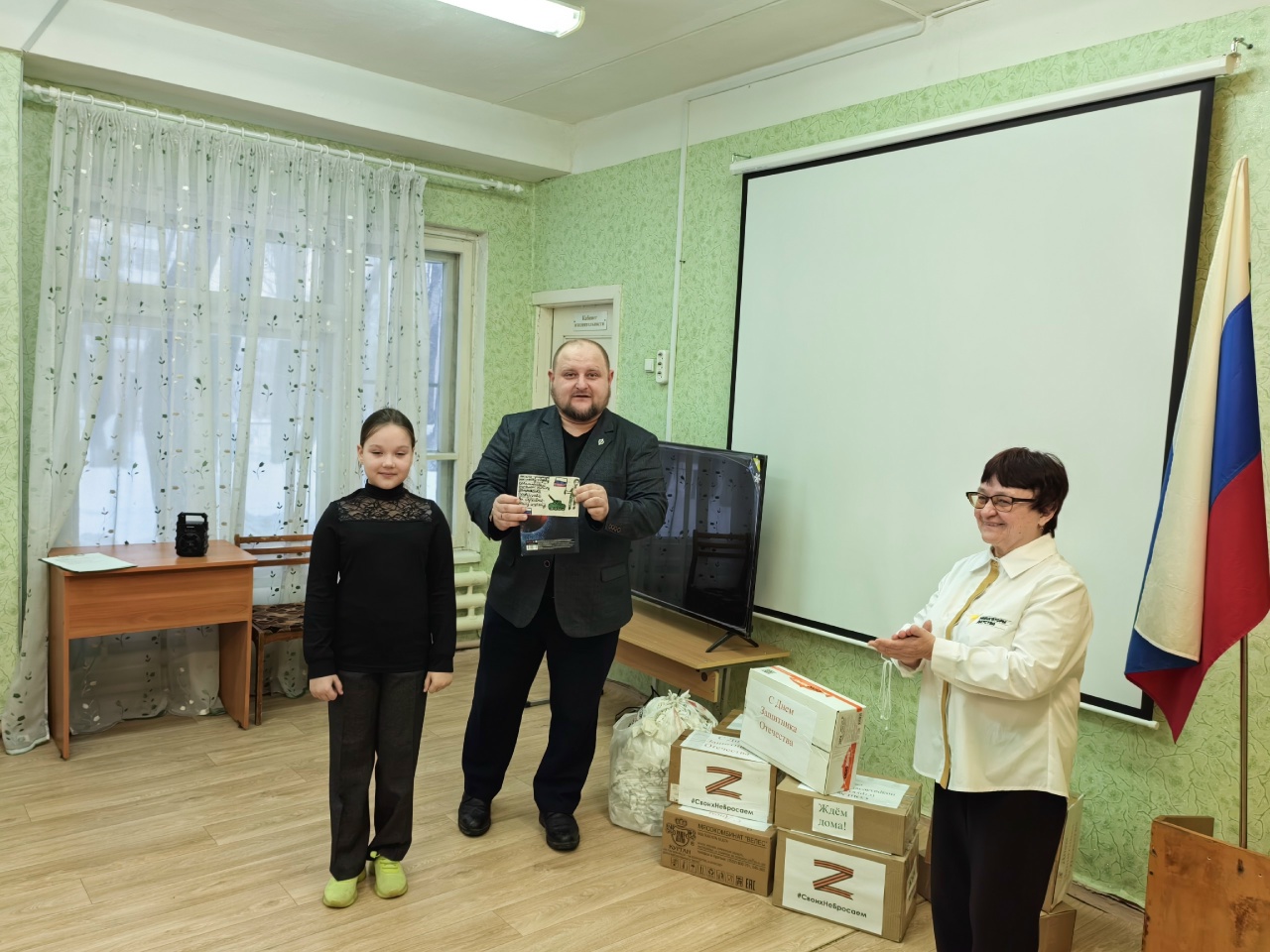 Сегодня состоялась торжественная школьная линейка на которой, присутствовал участник специальной военной операции.